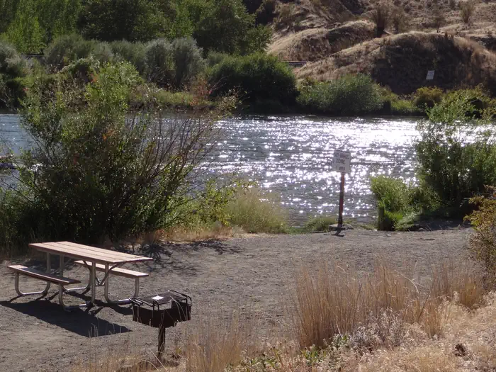 Roza picnic site near river