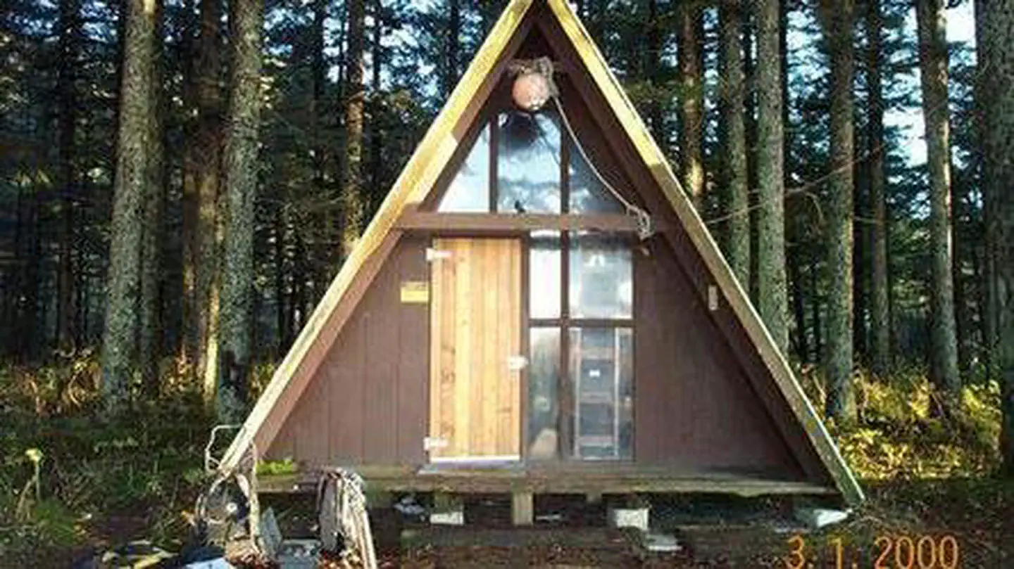 HOOK POINT CABIN