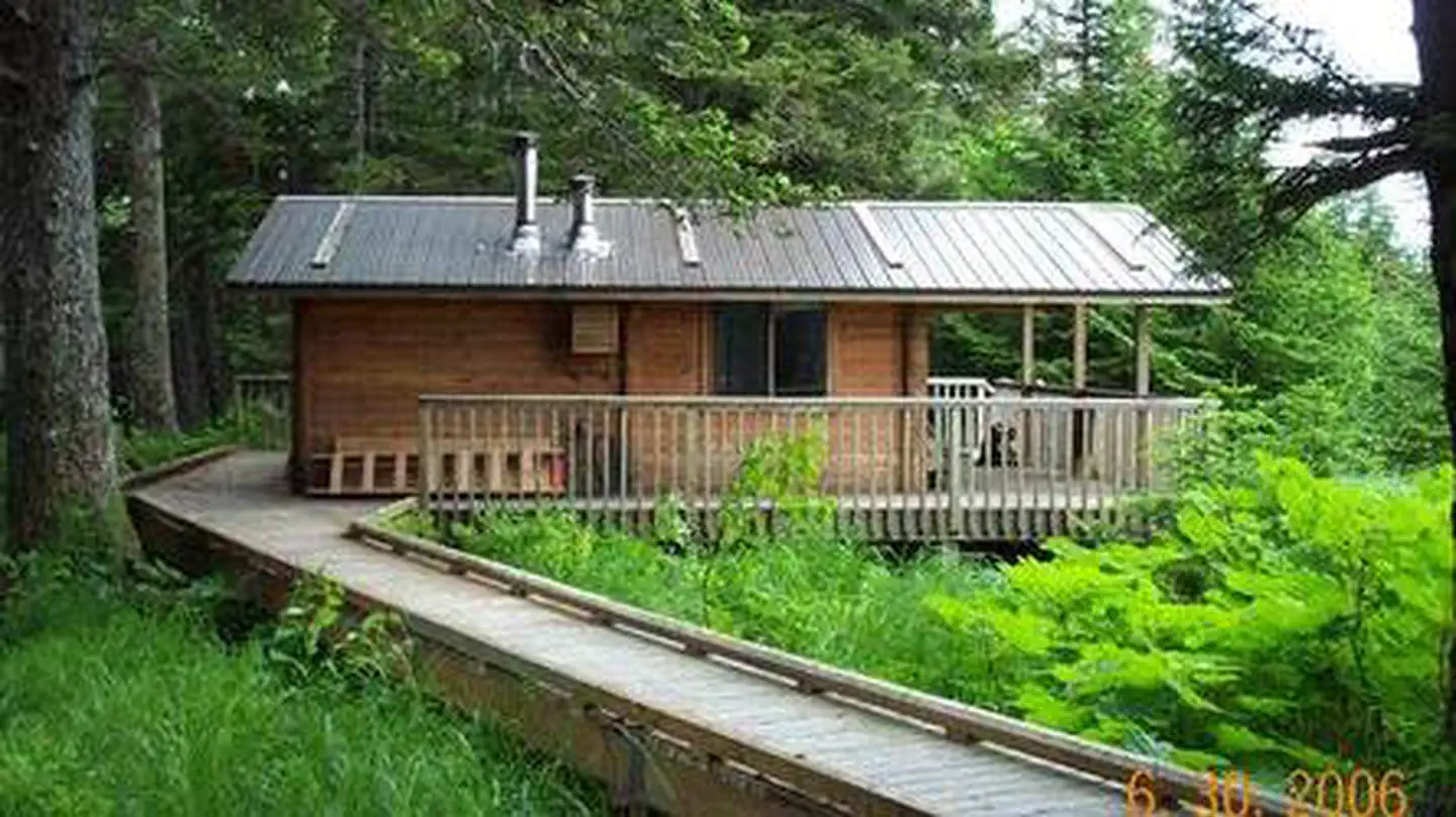 GREEN ISLAND CABIN