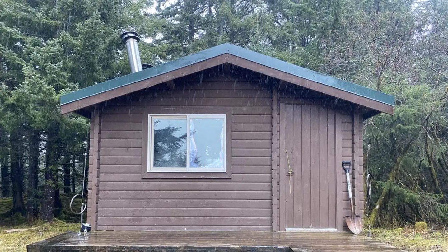 SOFTUK BAR CABIN
