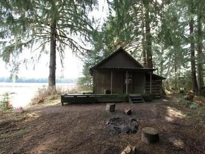 CASTLE FLATS CABIN