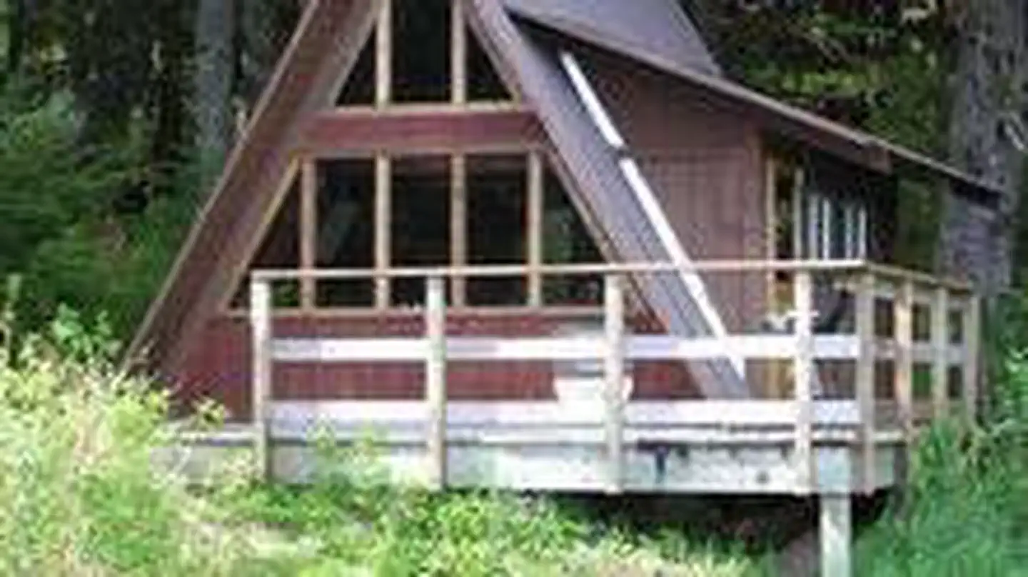 CASTLE RIVER CABIN