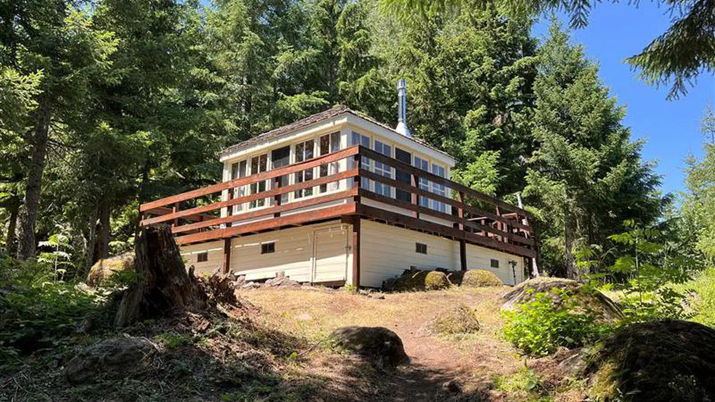 TIMBER BUTTE CABIN