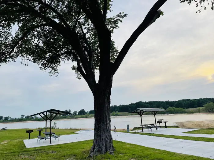 Picnic Table, Electricity Hookup, Fire Pit, Shade, Waterfront, Water Hookup