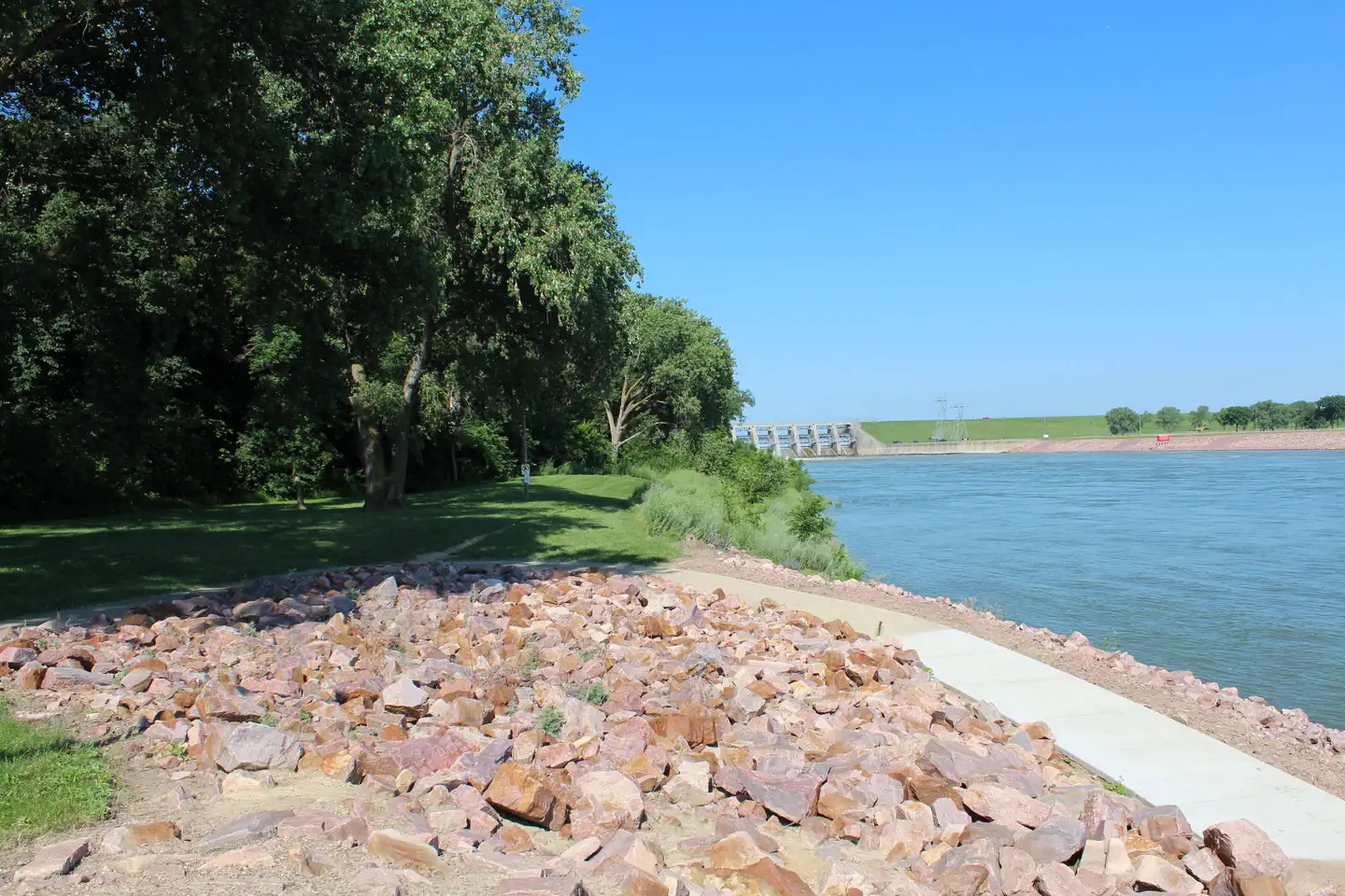 Trail along Missouri River