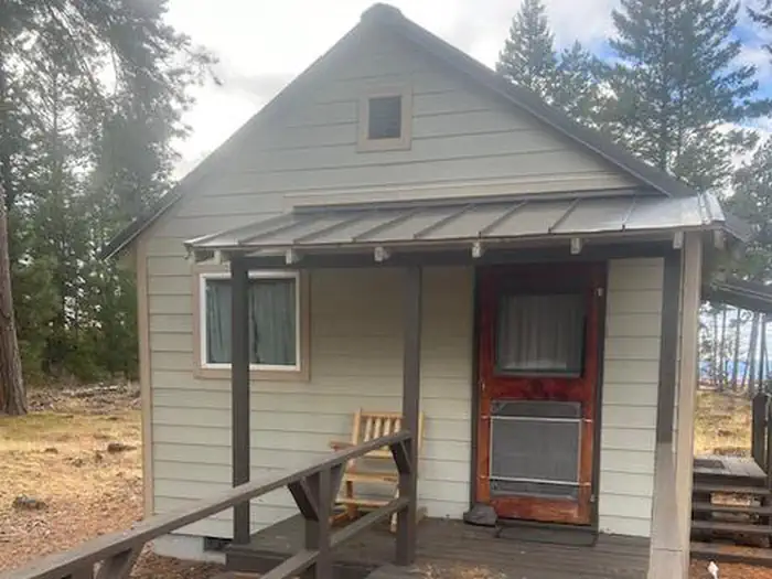 TAMARACK CABIN