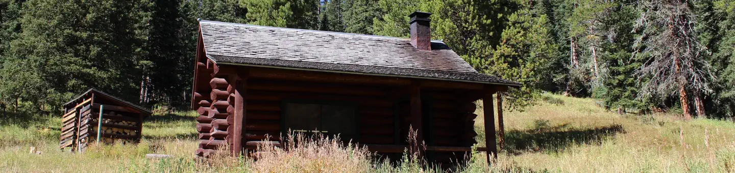 WINDOW ROCK CABIN