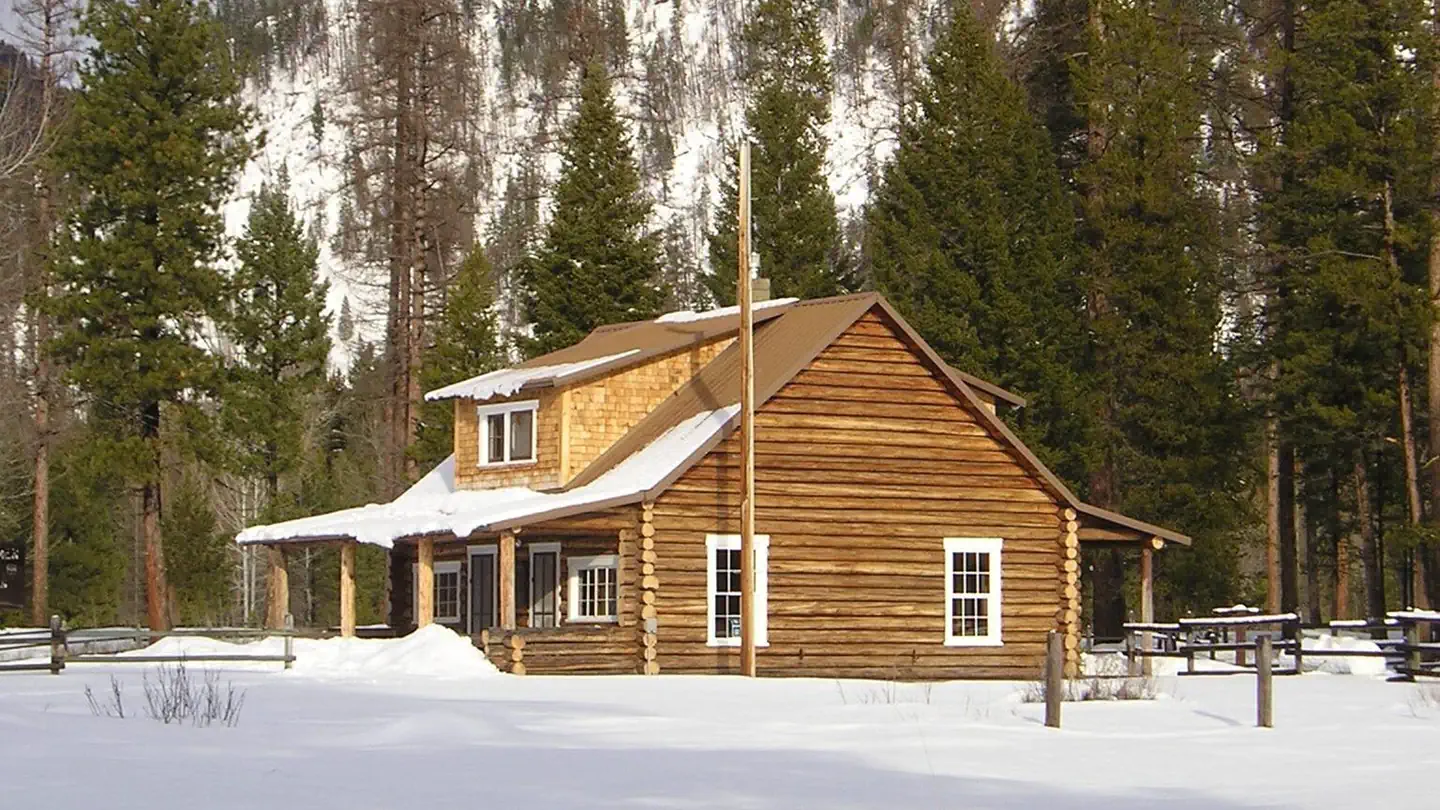 MONTURE GUARD STATION CABIN