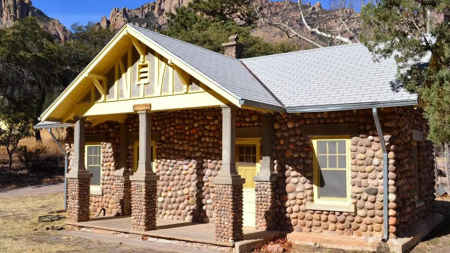 PORTAL BUNKHOUSE