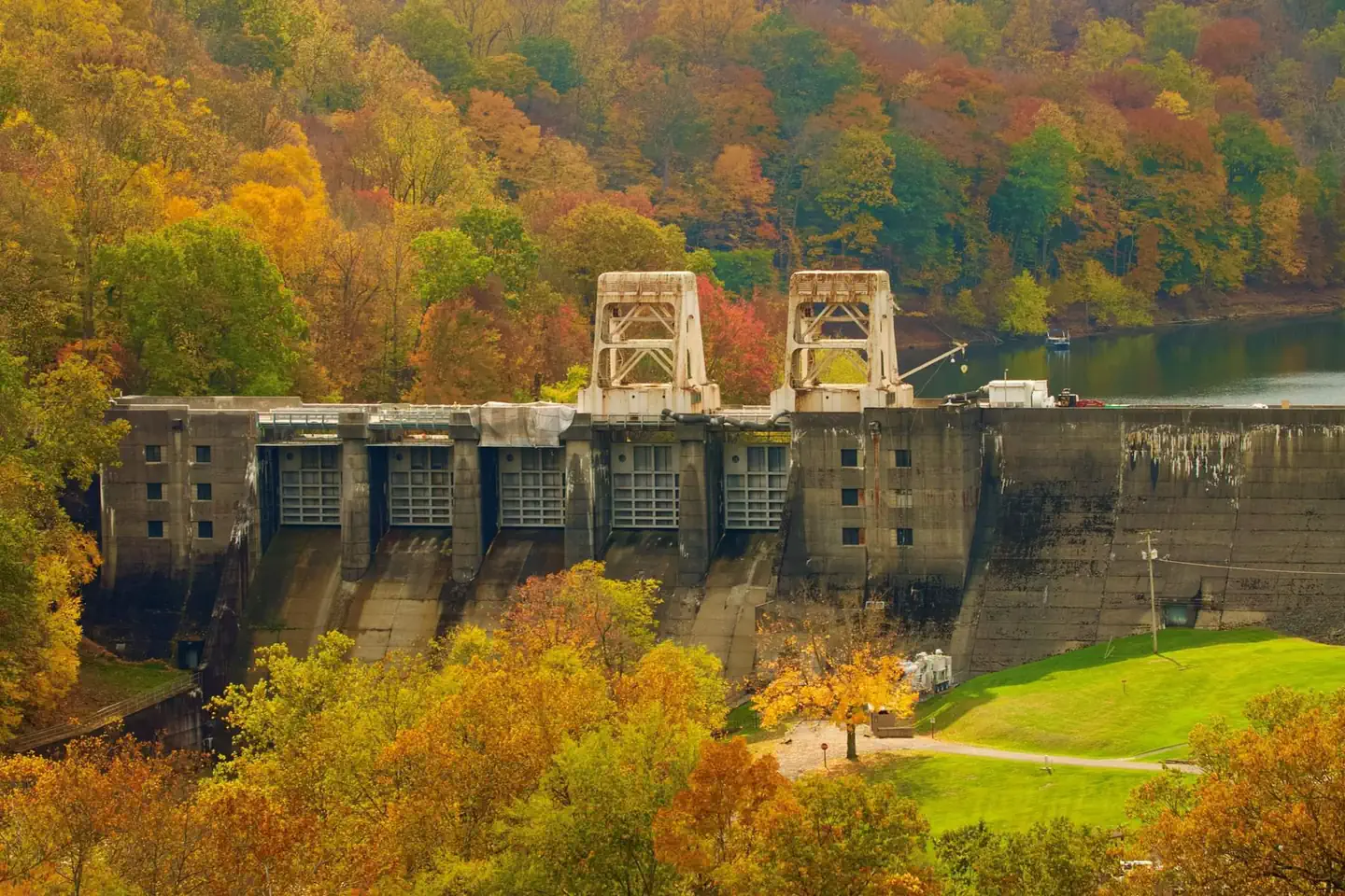 Loyalhanna Dam in the Fall