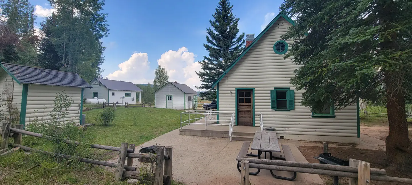 Mammoth Cabin4