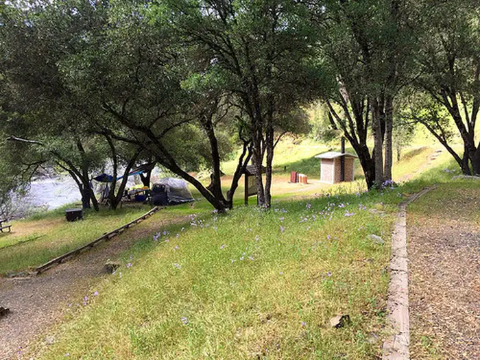 Willow Placer Campground access trails to walk-in sites