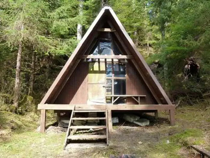 PYBUS BAY CABIN