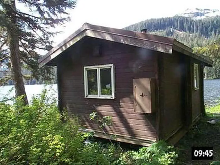 YOUNG LAKE (SOUTH) CABINq