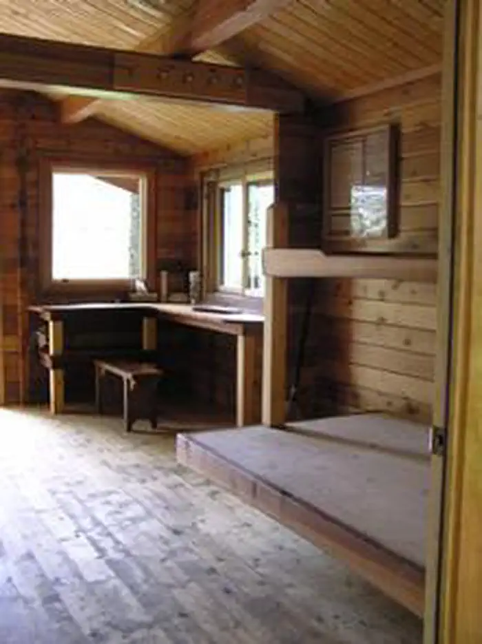PETERSBURG LAKE CABIN1