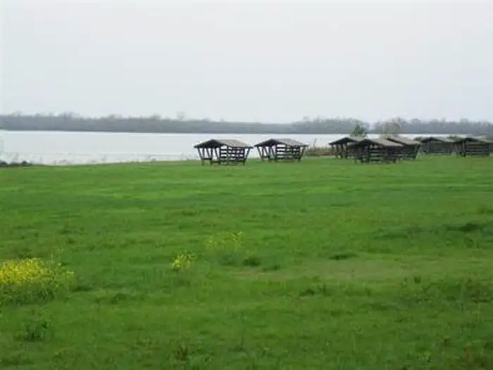 FRIENDSHIP PARK Swimbeach