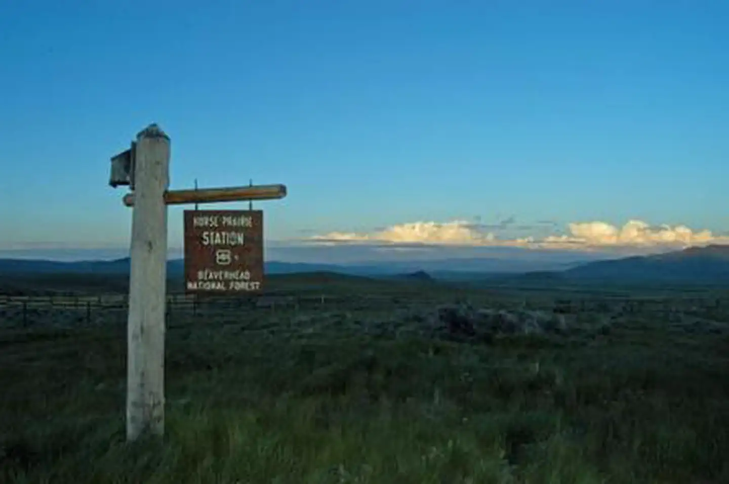 HORSE PRAIRIE CABIN