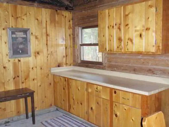 Tom's Lake Cabin - Dining Area