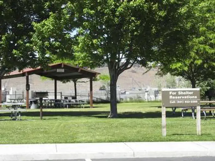 SPILLWAY PARK - CHINOOK SHELTER (OR)