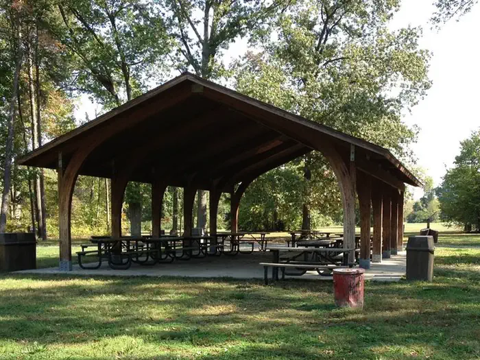 Area C-2 Picnic Area at Fort Hunt Park shelter
