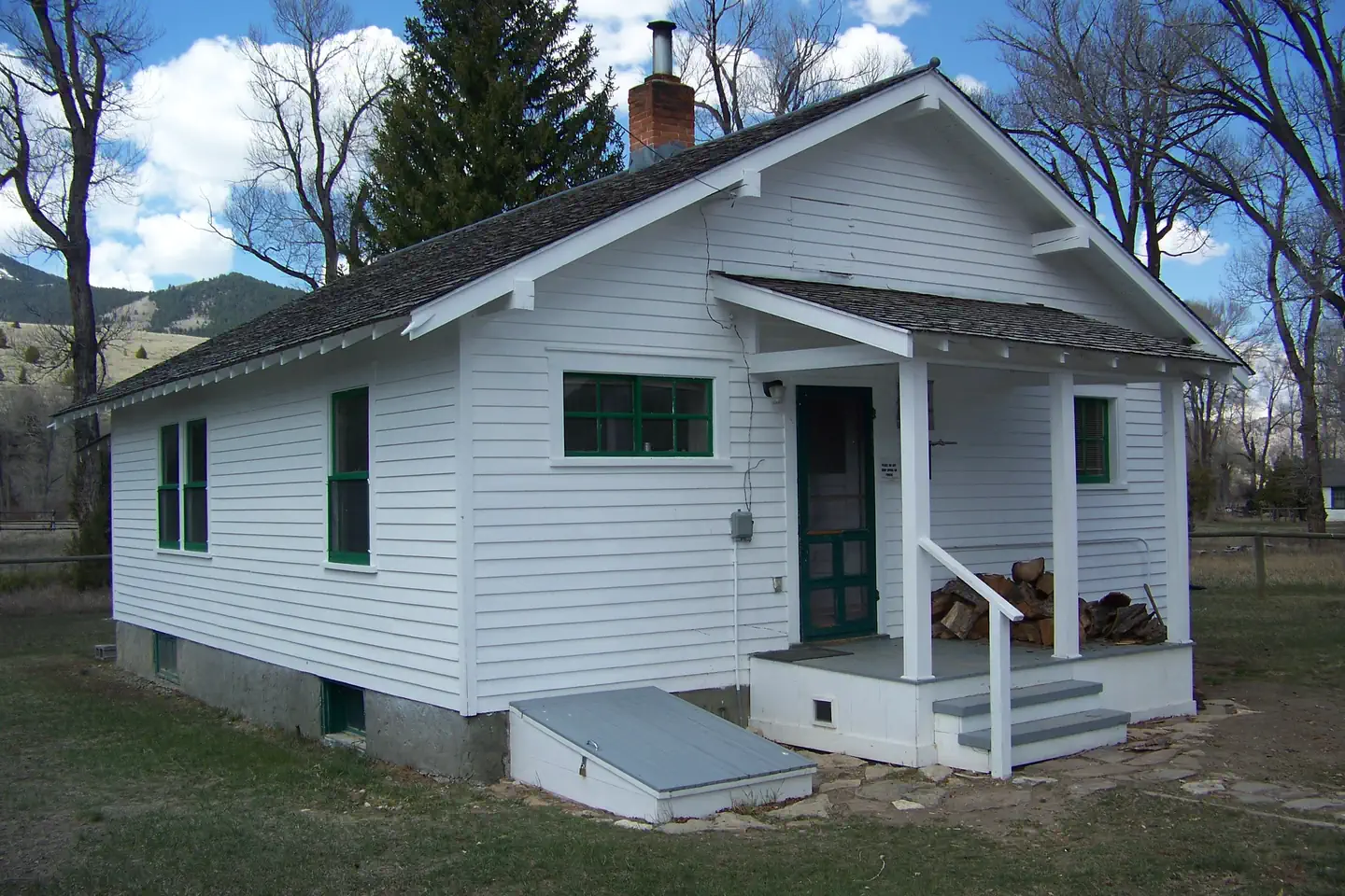 VIGILANTE CABIN